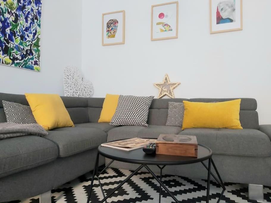 Luminoso Apartamento En El Centro, Con Mucho Arte Siviglia Esterno foto