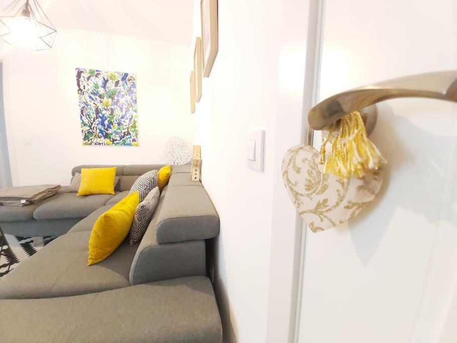 Luminoso Apartamento En El Centro, Con Mucho Arte Siviglia Esterno foto